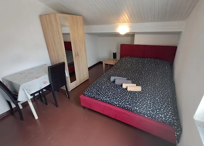 Roman Arch- Low Budget Doublebed Room In Top Center Pula